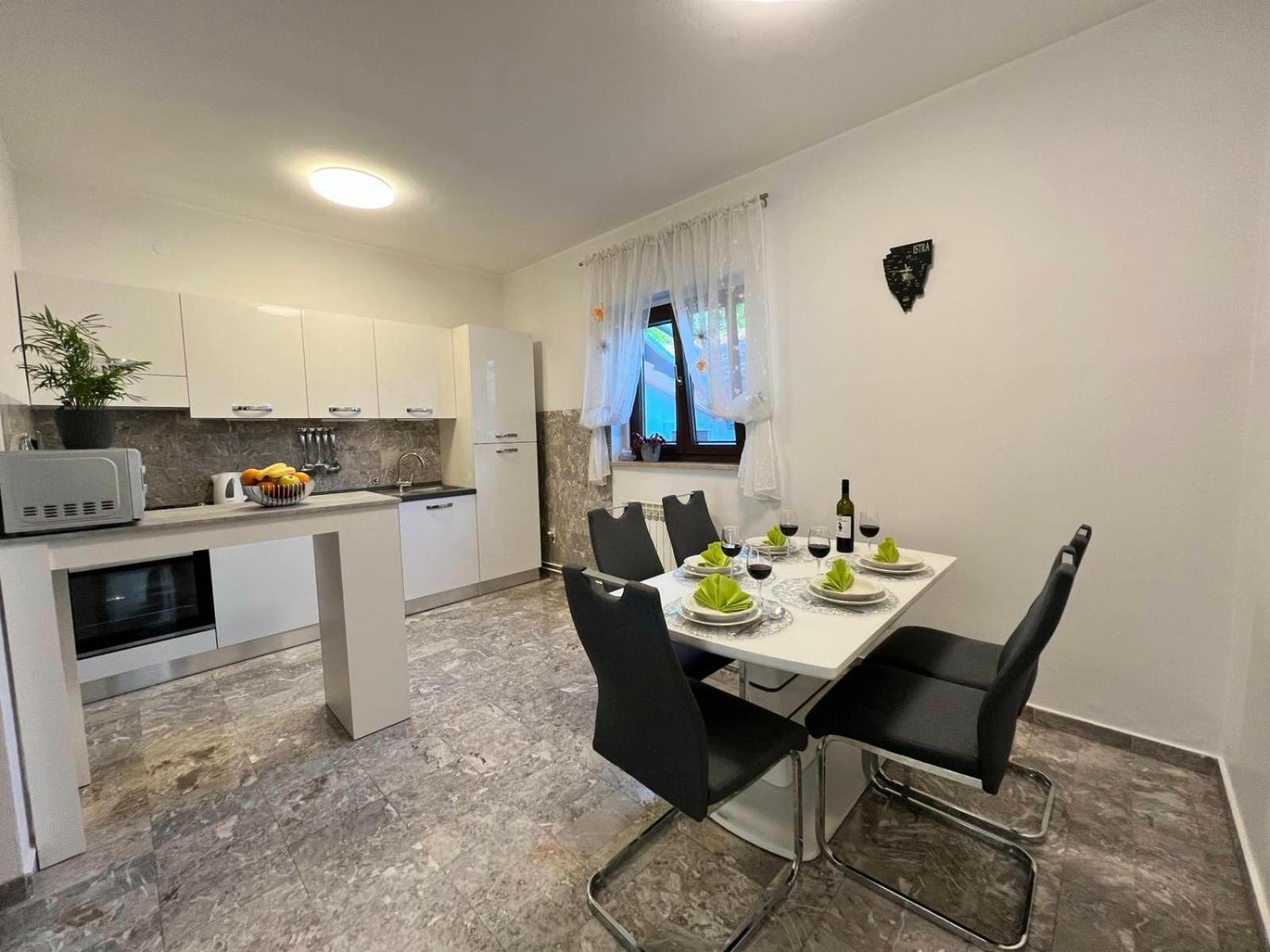 Apartment Tigo - 2 Bedrooms, 2 Bathrooms, Terrace And Big Garden Fažana Dış mekan fotoğraf